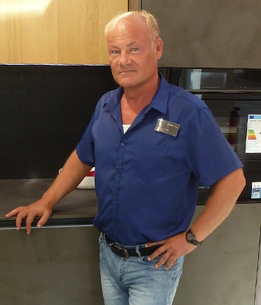Mitarbeiter Joachim Nieke der küchenmacher